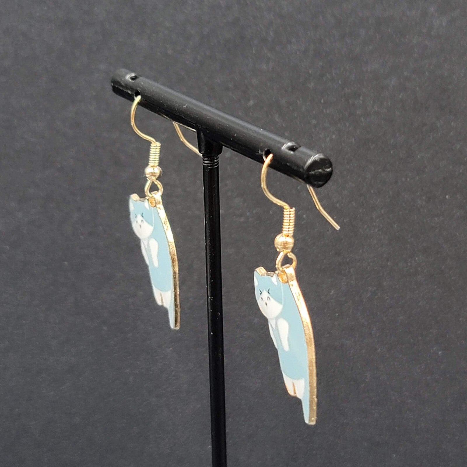 Pierced Earrings Kitten Cat Blue White Gold tone Dangle 1" 