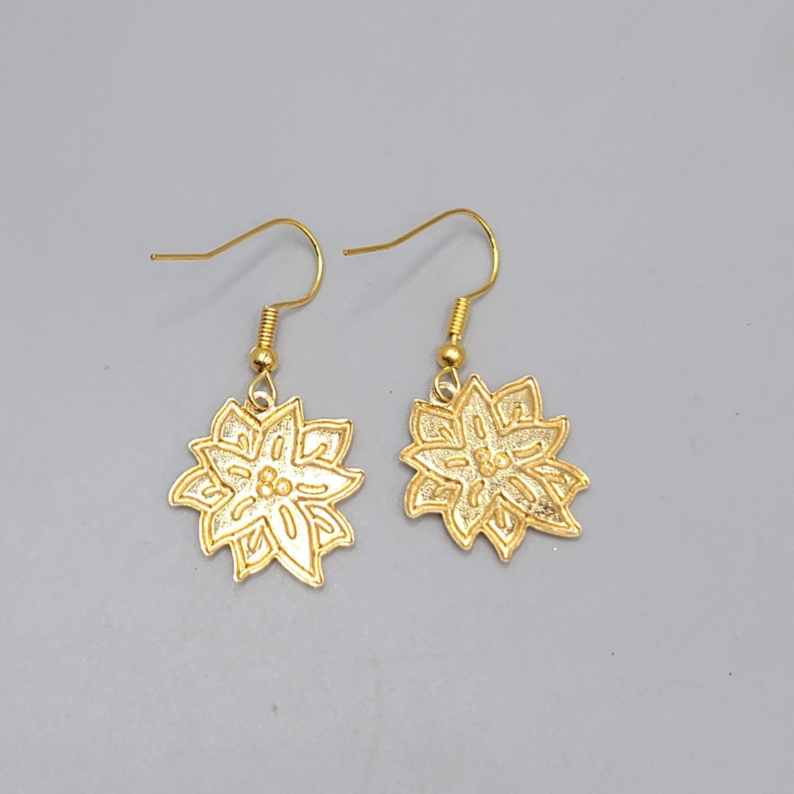 Christmas Poinsettia Flower Pierced Earrings Enamel Gold tone Dangle 1"