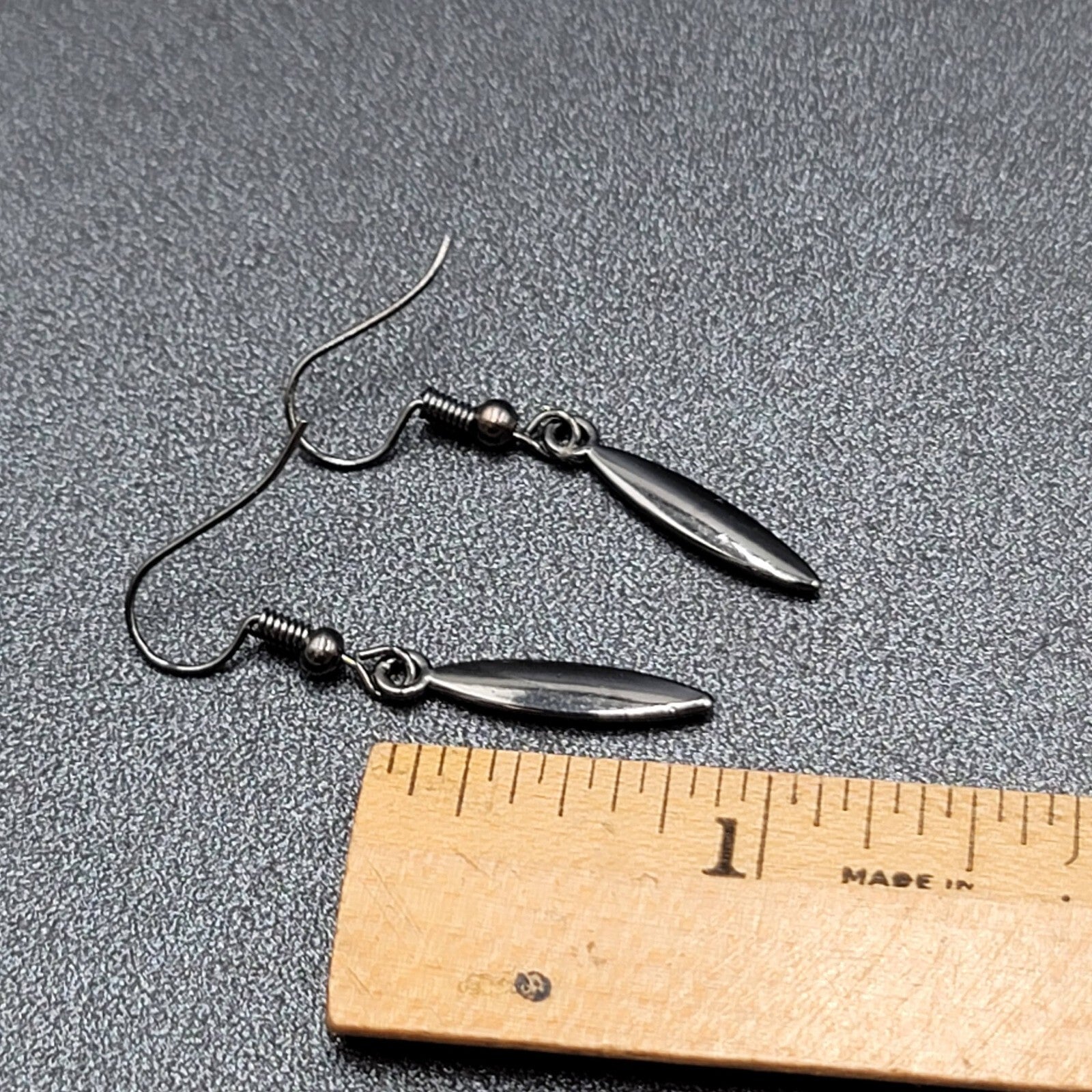 Pierced Earrings Black Metal Minimalist Dangle 7/8"