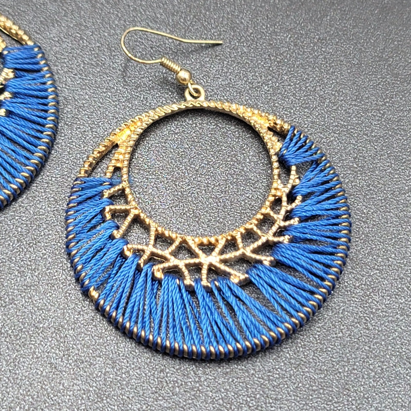 Pierced Earrings Gold tone Royal Blue String Art Dangle Hoops 1 7/8"