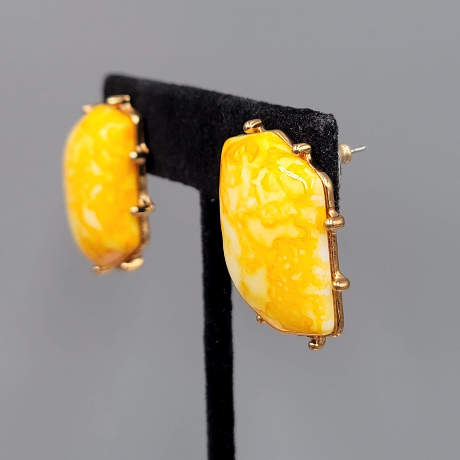 Vintage Pierced Earrings Gold tone Yellow Acrylic Speckle Drop 1"