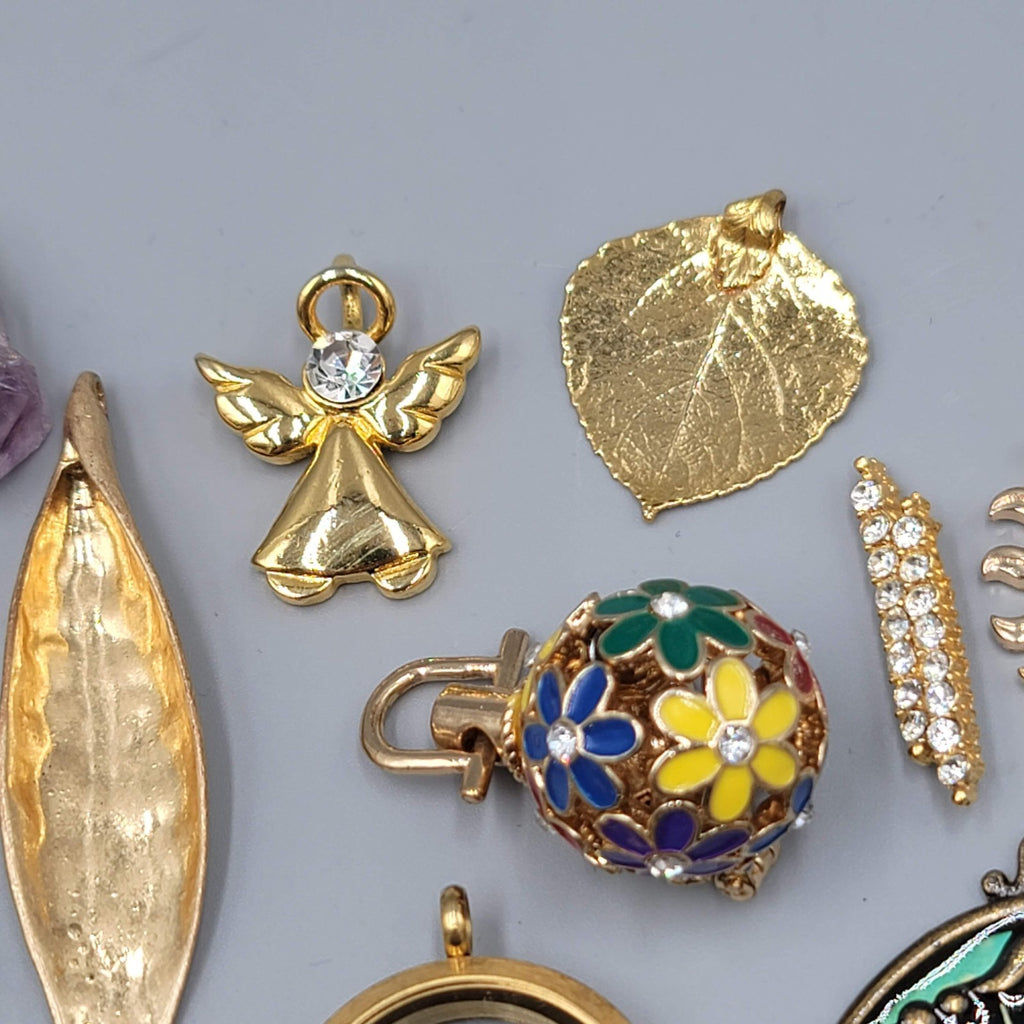 All Modern Pendant Lot of 32 Heart Gold tone