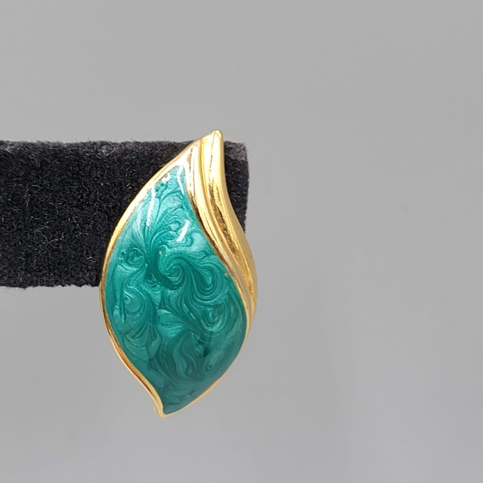 Vintage Green Enamel Pierced Earrings Gold tone Climber 1.25"