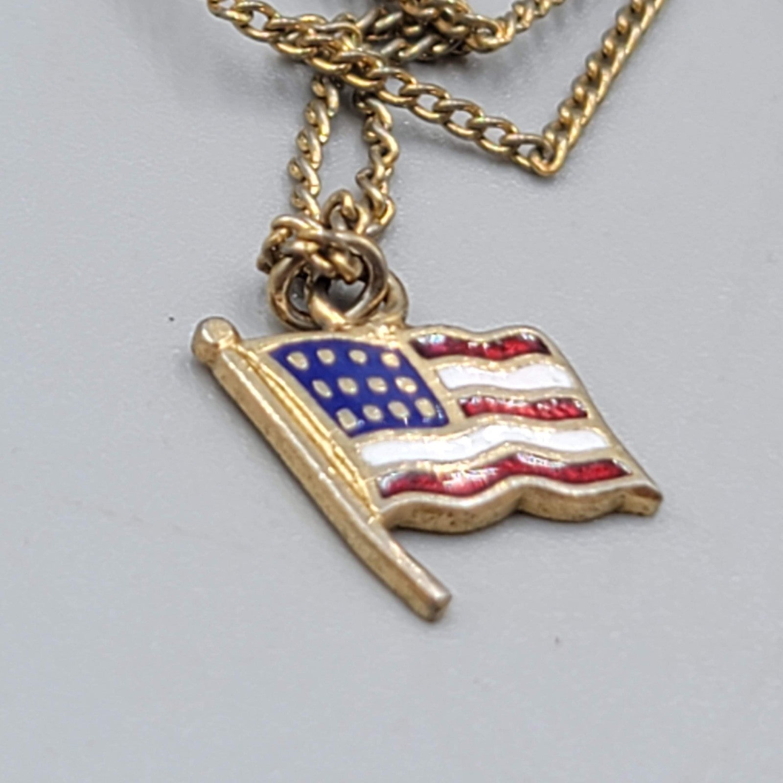 Vintage Enamel American Flag Necklace Gold tone Estate Costume Jewelry 18"