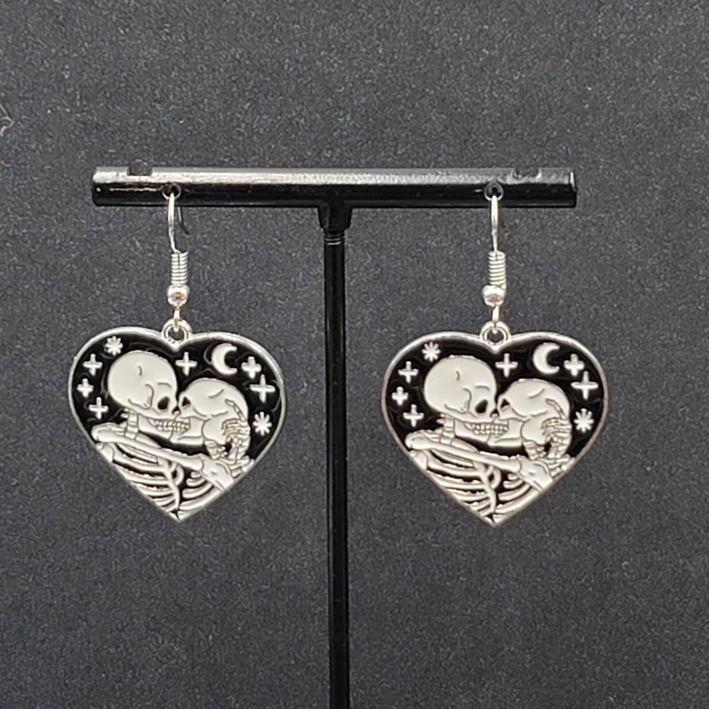 Kissing Skeletons Pierced Earrings Silver tone Black White Enamel Heart 1"