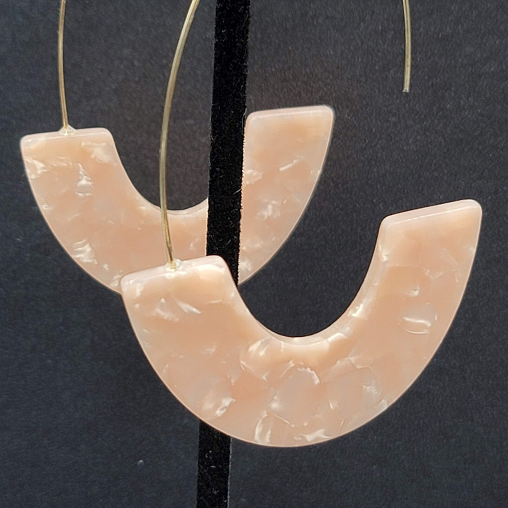 Pierced Earrings Gold tone Pink Pearloid Resin Statement Hoops 2.75"