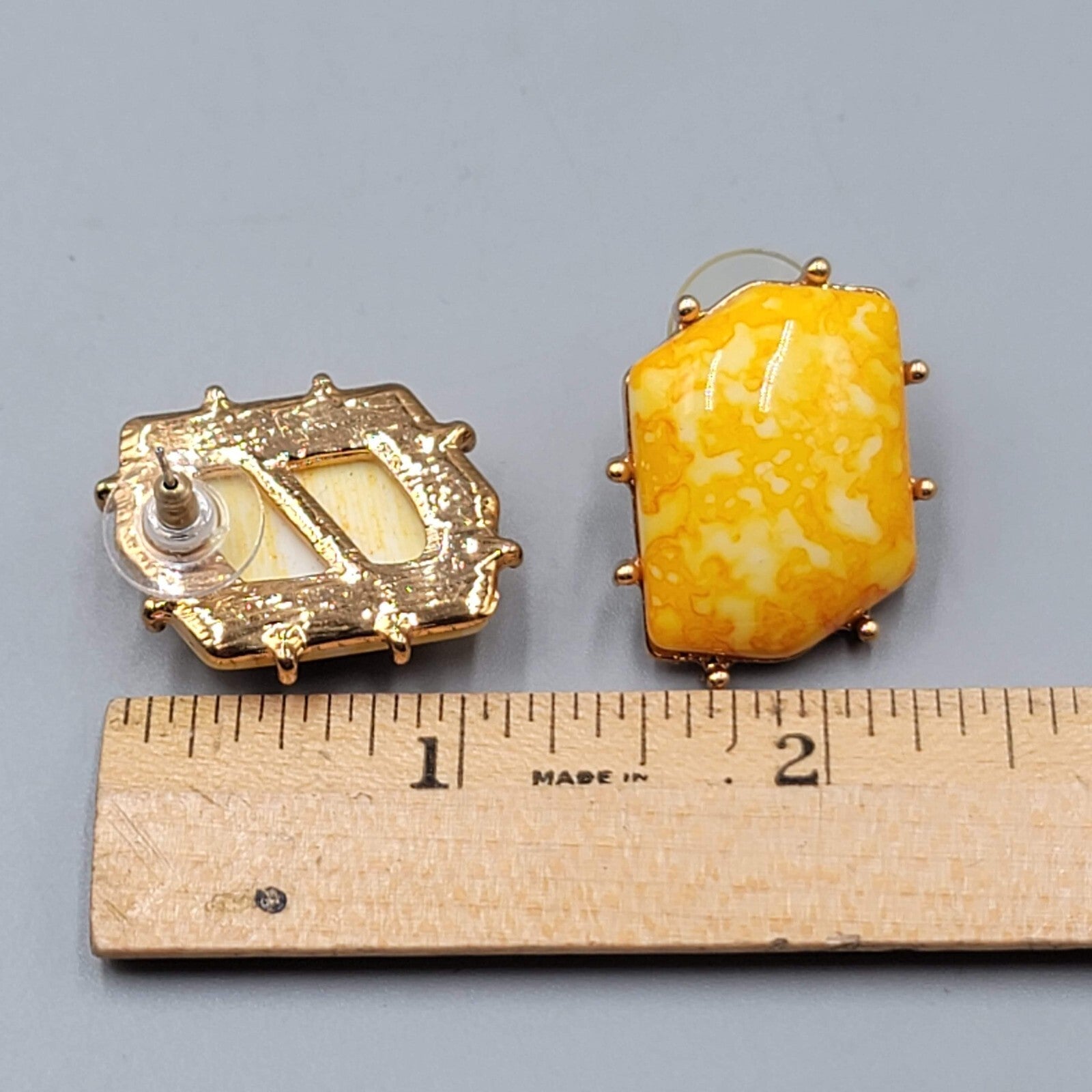 Vintage Pierced Earrings Gold tone Yellow Acrylic Speckle Drop 1"