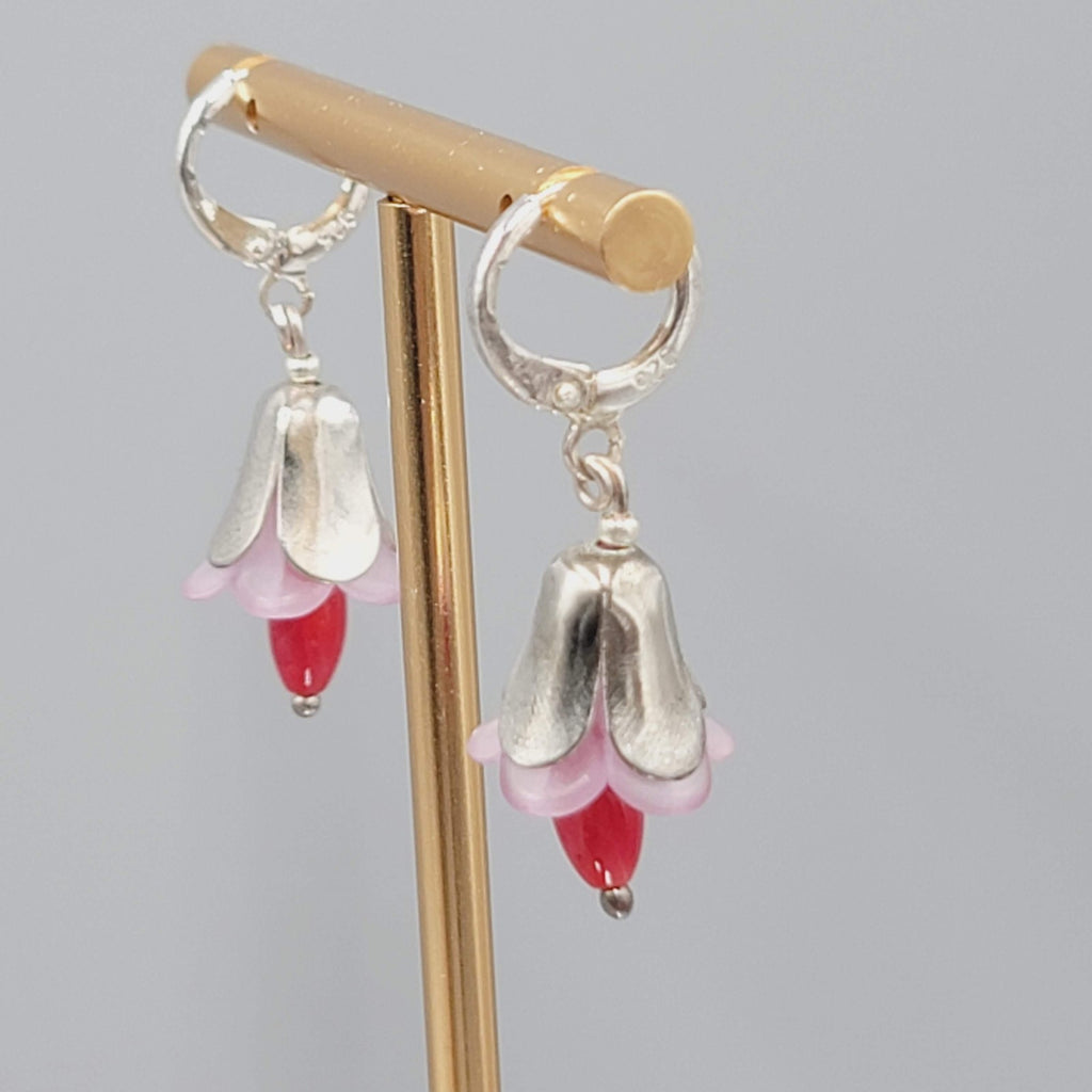 Red Pink Drop Flower Pierced Earrings Silver tone Dangle 7/8"