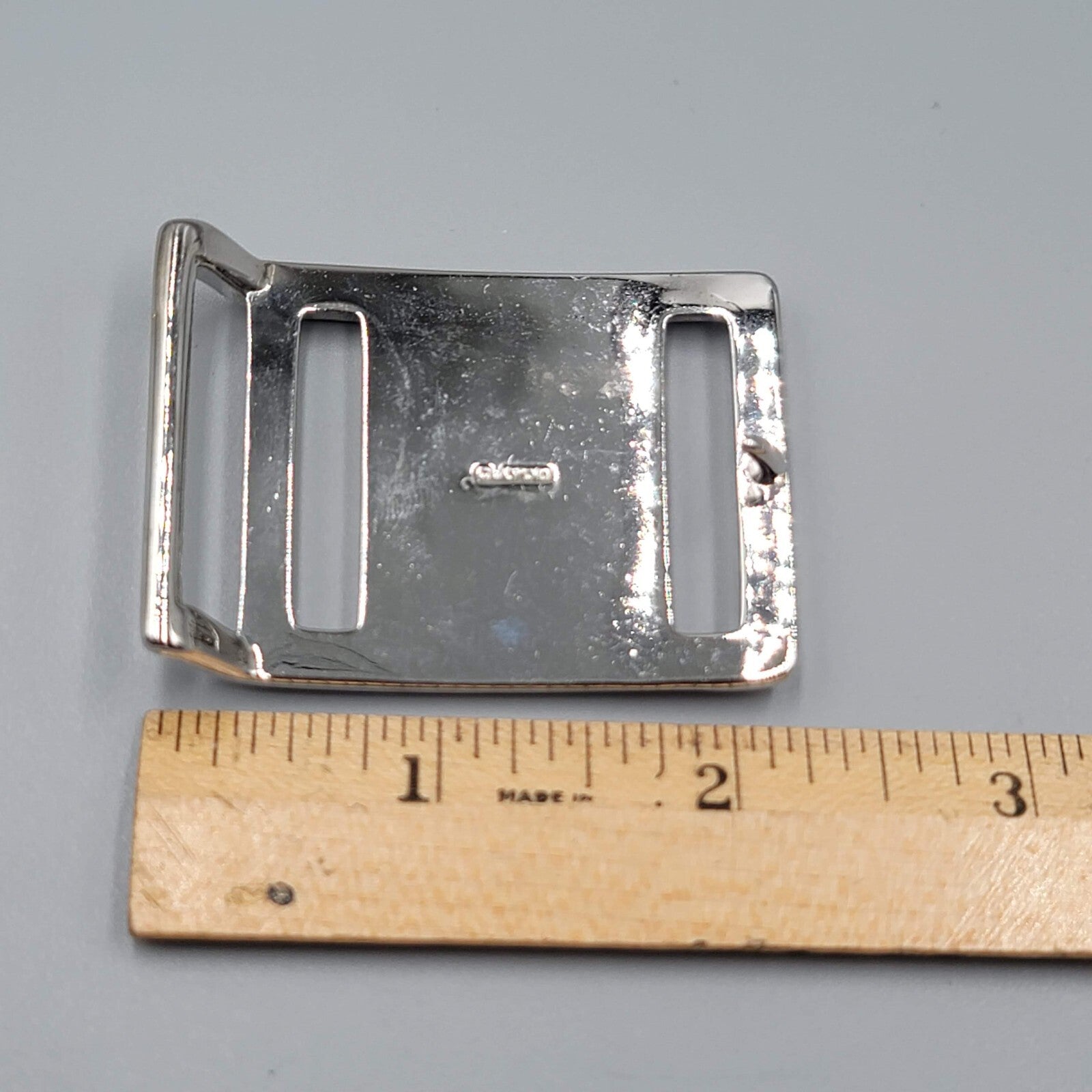1983 AVON VINTAGE BELT BUCKLE INITIAL R SILVER TONE METAL BLACK ACCENT