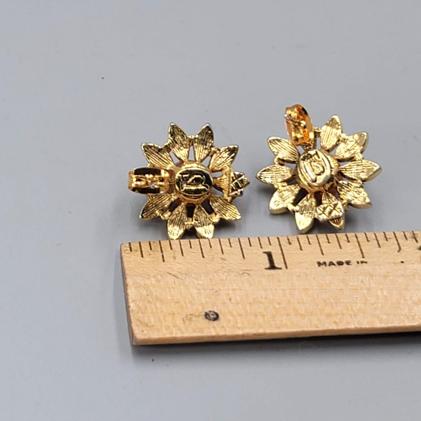 Signed JS Flower Pierced Earrings Gold tone Rhinestone Bead 3/4"