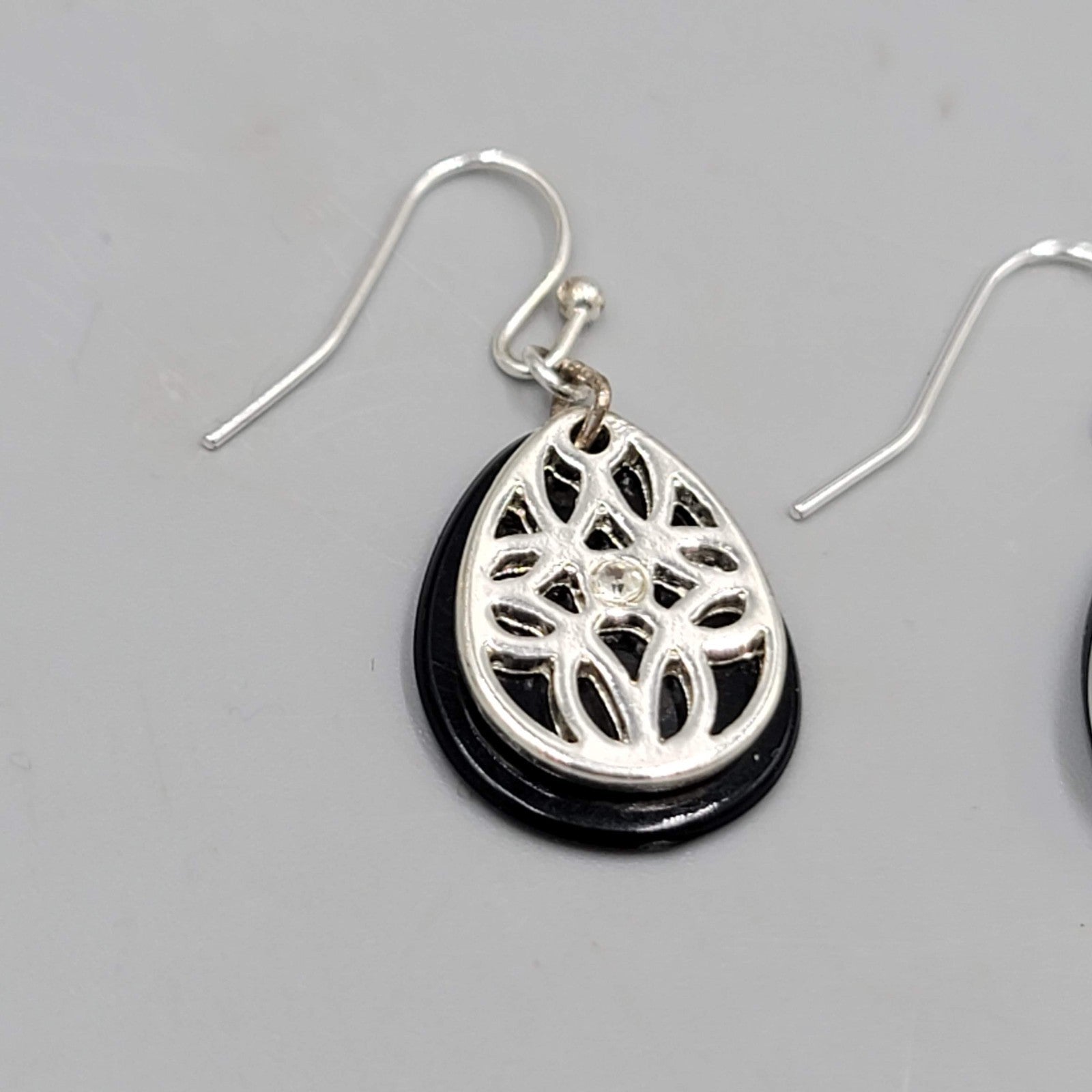 Black Teardrop Over Filigree Pierced Earrings Silver tone Dangle   3/4"