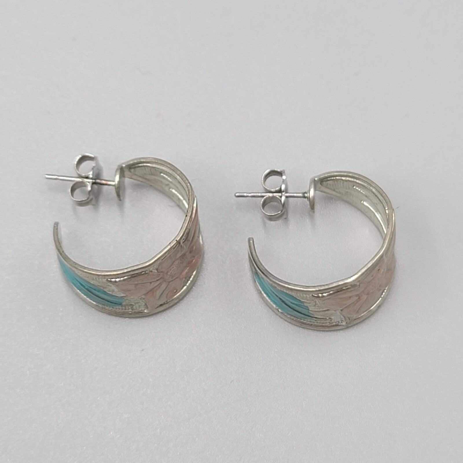 Vintage Hoops Pierced Earrings Silver tone Pastel Pink Blue Embossed Flowers 5/8