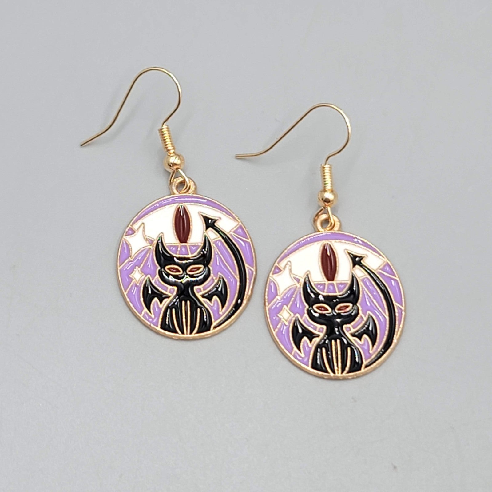 Kitty Cat in the Sun Enamel Pierced Earrings Gold tone Dangle 1 1/8"