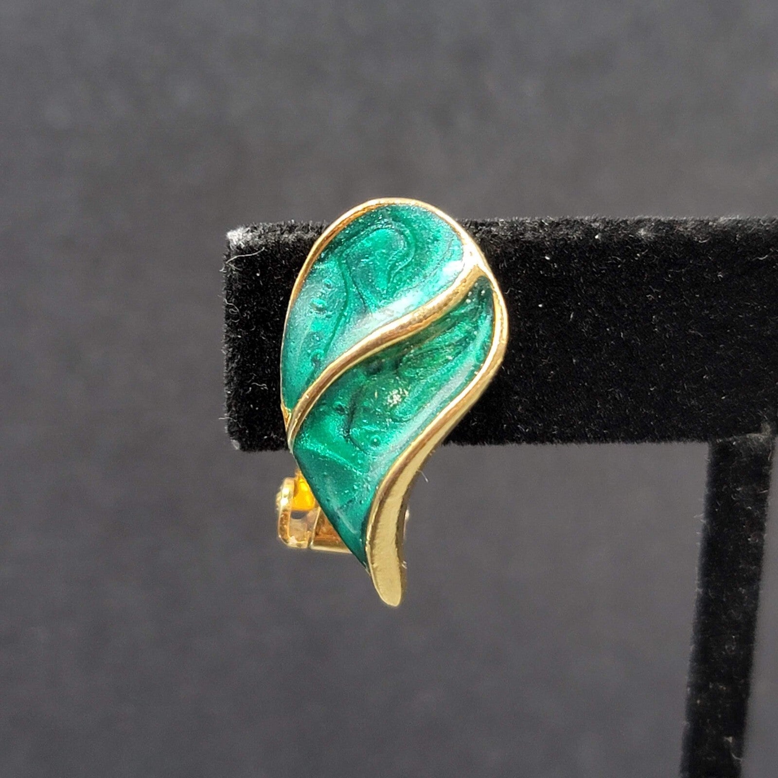 Vintage Clip on Earrings Gold tone Emerald Green Swirl Enamel Climbers 1"