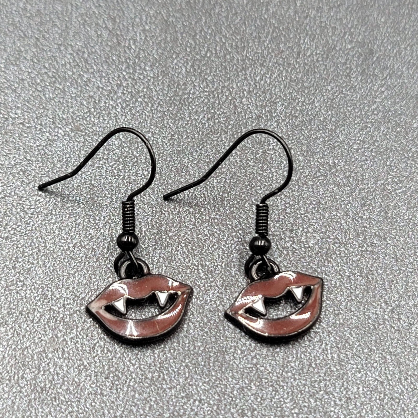 New Pierced Earrings Black Red Enamel Vampire Lips Mouth 3/8"