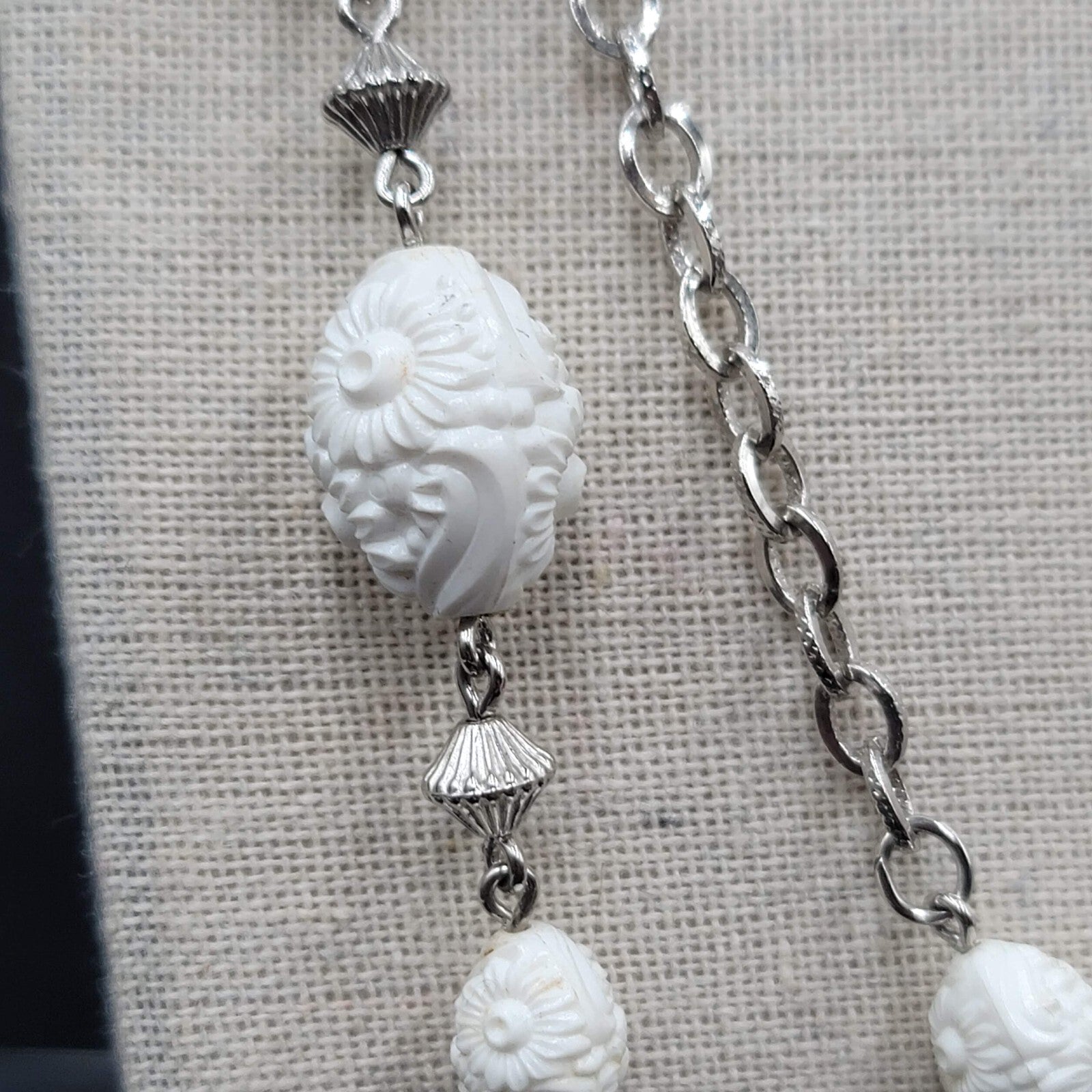 Vtg White Carved Bead Necklace Sarah Cov Summer Flirt Chain Silver tone Set of 2