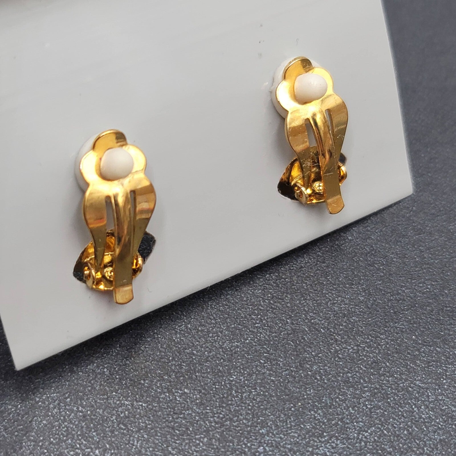 Vintage Tracey Mitchell Clip on Earrings Gold tone Faux Pearl Studs NOS 1/2"