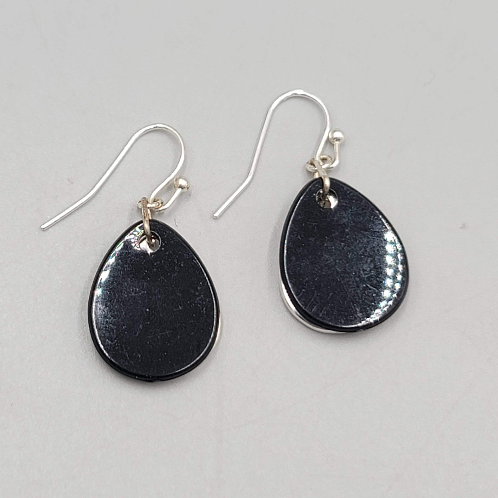 Black Teardrop Over Filigree Pierced Earrings Silver tone Dangle   3/4"