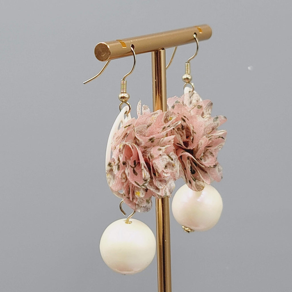 Frilly Pink White Bead Pierced Earrings Gold tone Dangle 1.75"