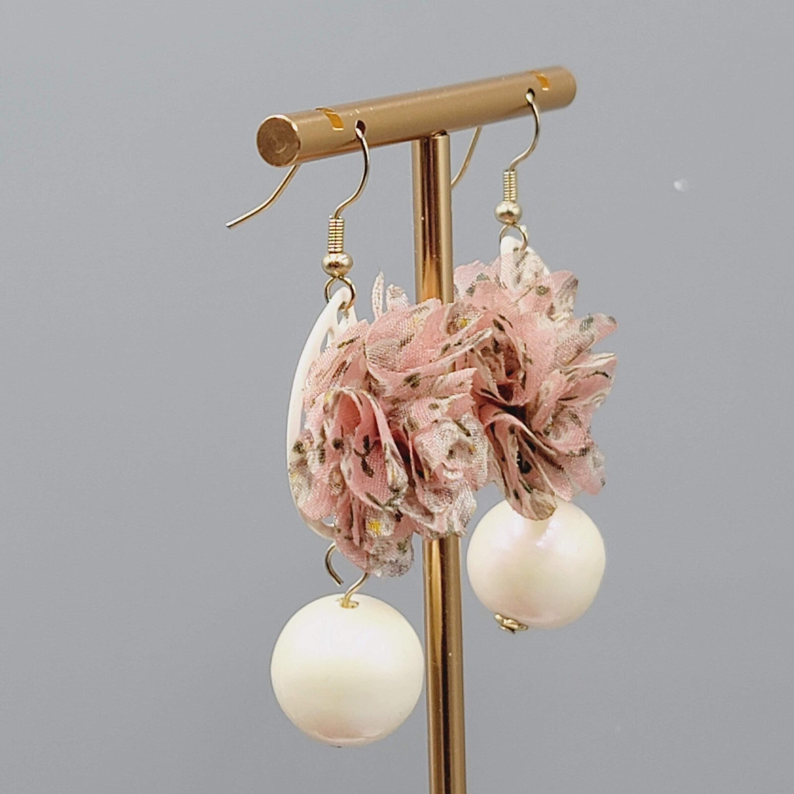 Frilly Pink White Bead Pierced Earrings Gold tone Dangle 1.75"