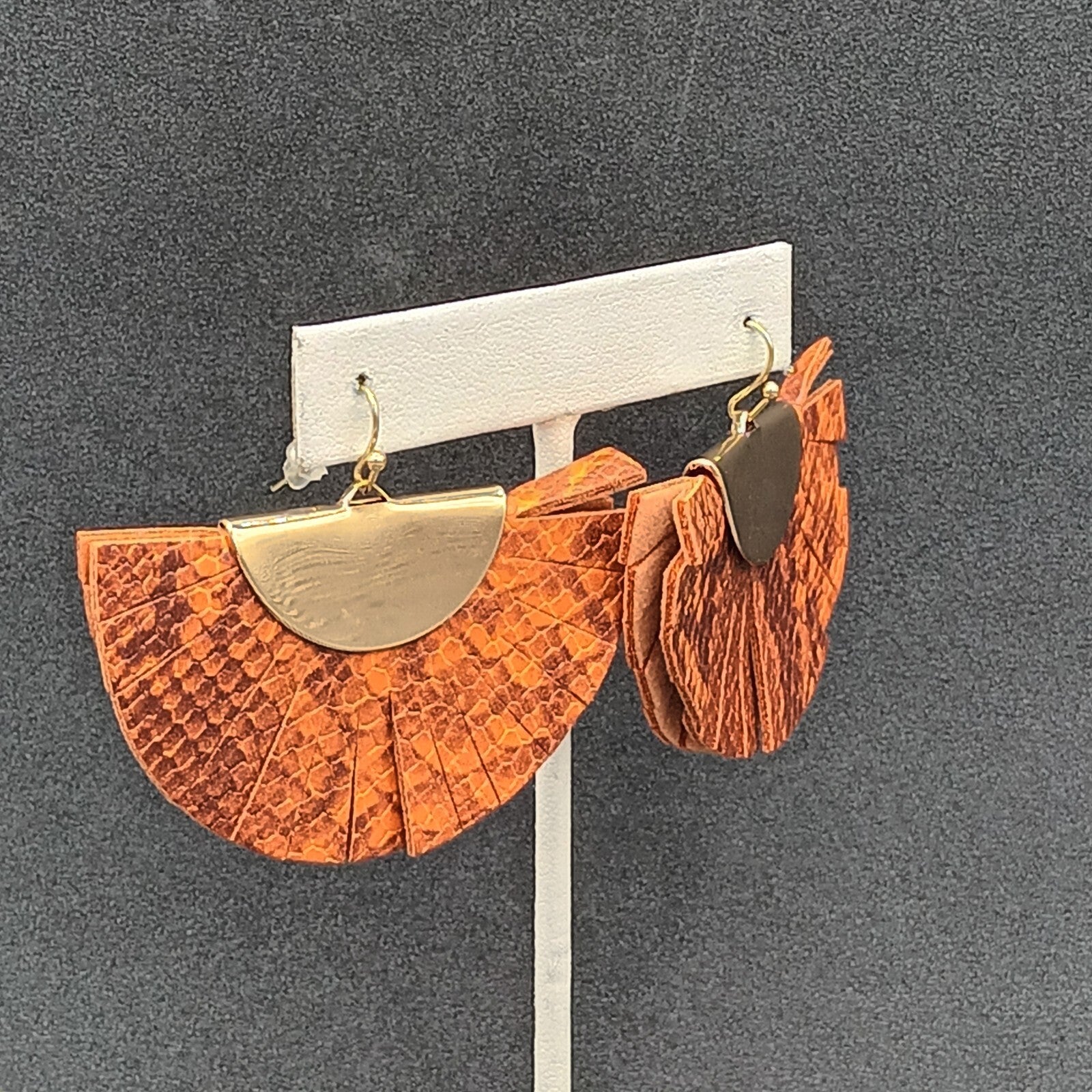 Pierced Earrings Orange Snake Skin Print Tassel Fan Gold tone Dangle 1.5"