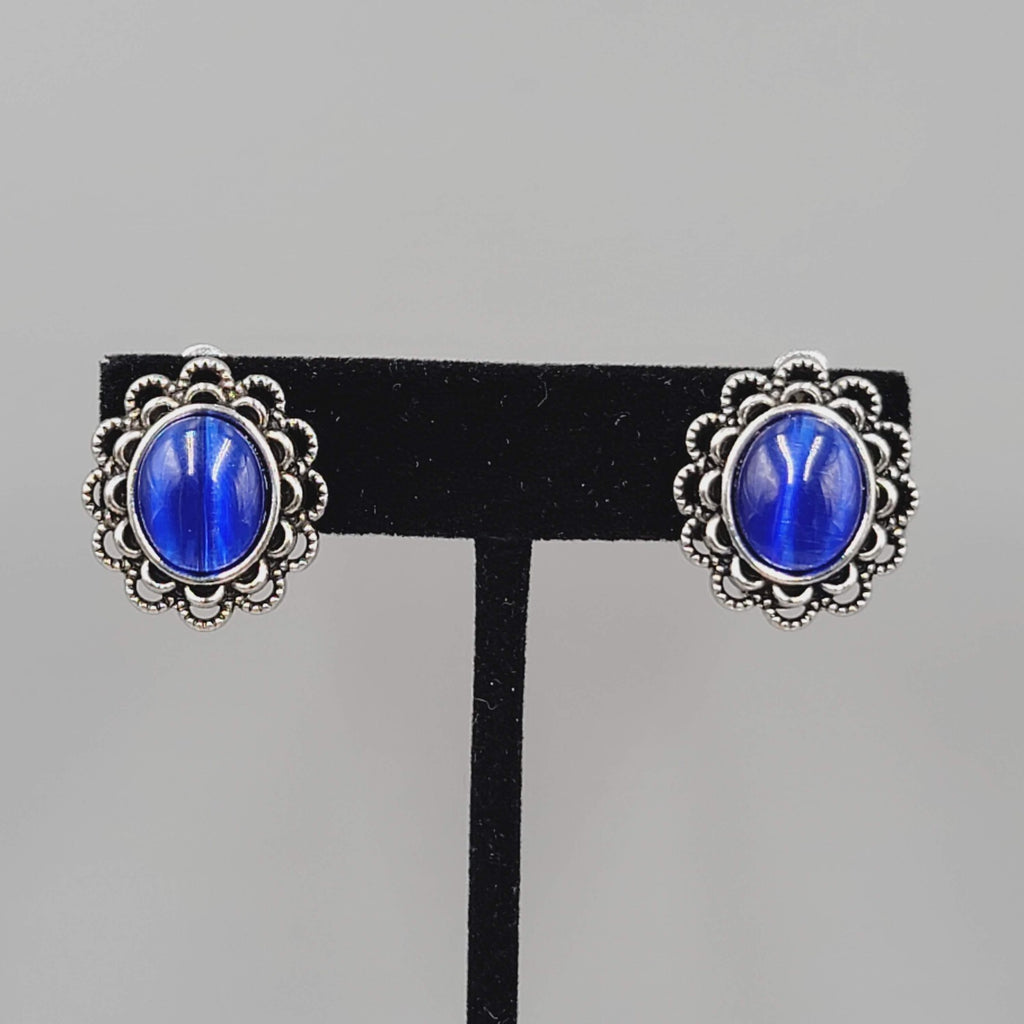Vintage Blue Cats Eye Cabochon Clip on Earrings Silver tone Oval Drop 3/4"