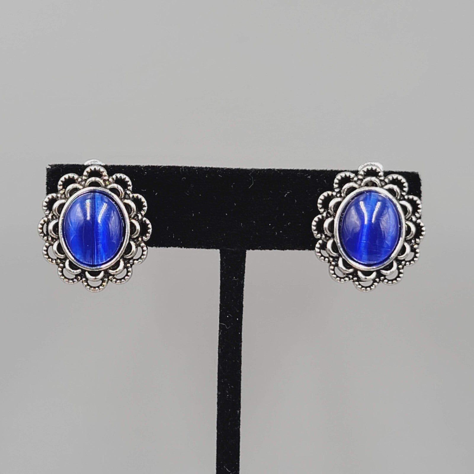 Vintage Blue Cats Eye Cabochon Clip on Earrings Silver tone Oval Drop 3/4"