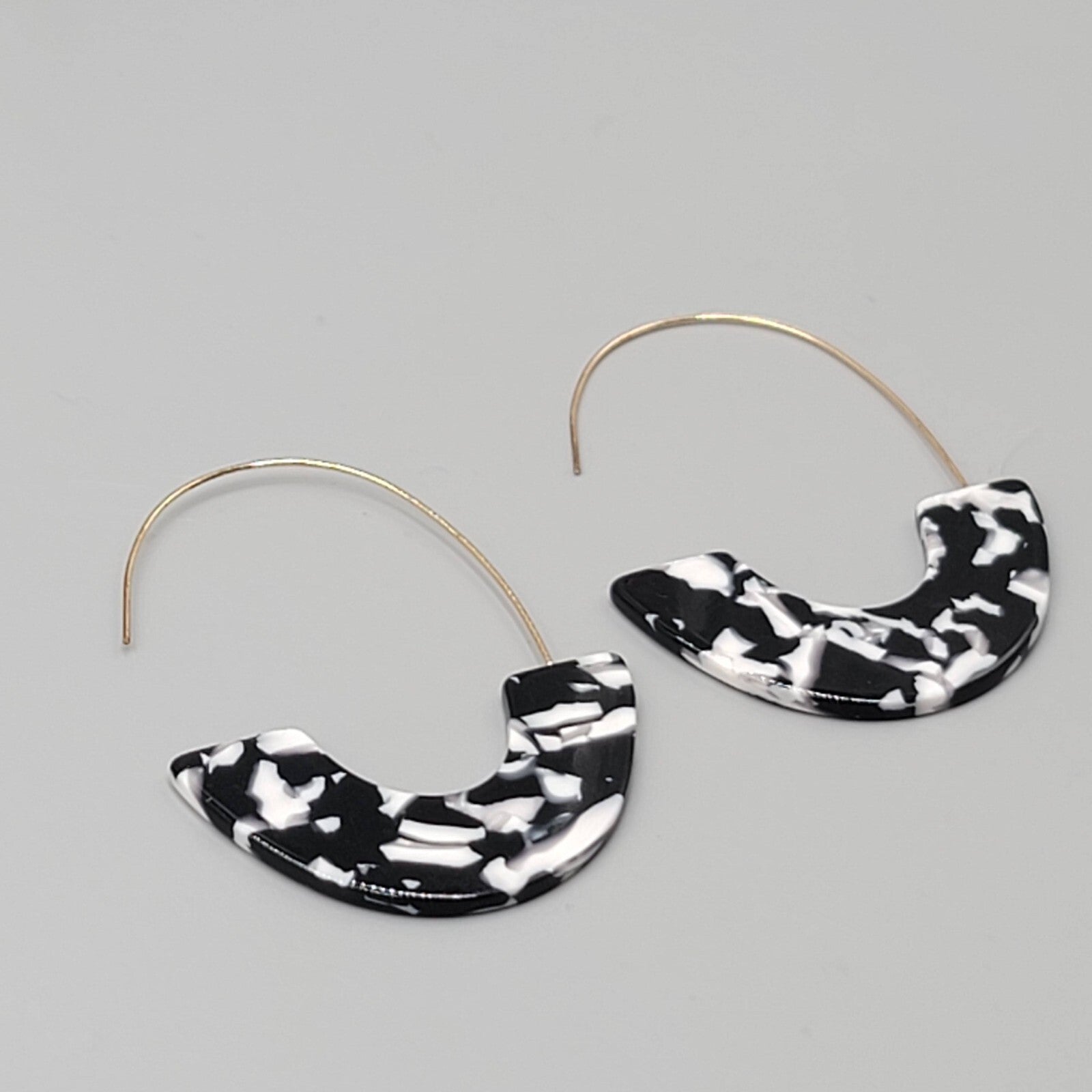 Pierced Earrings Black White Acrylic Large Statement Hoops Gold tone 2.75"