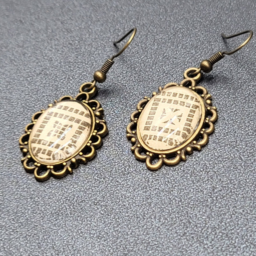 Pierced Earrings Bronze tone Glass Cabochon Vintage Quilt Patterns 1.25"