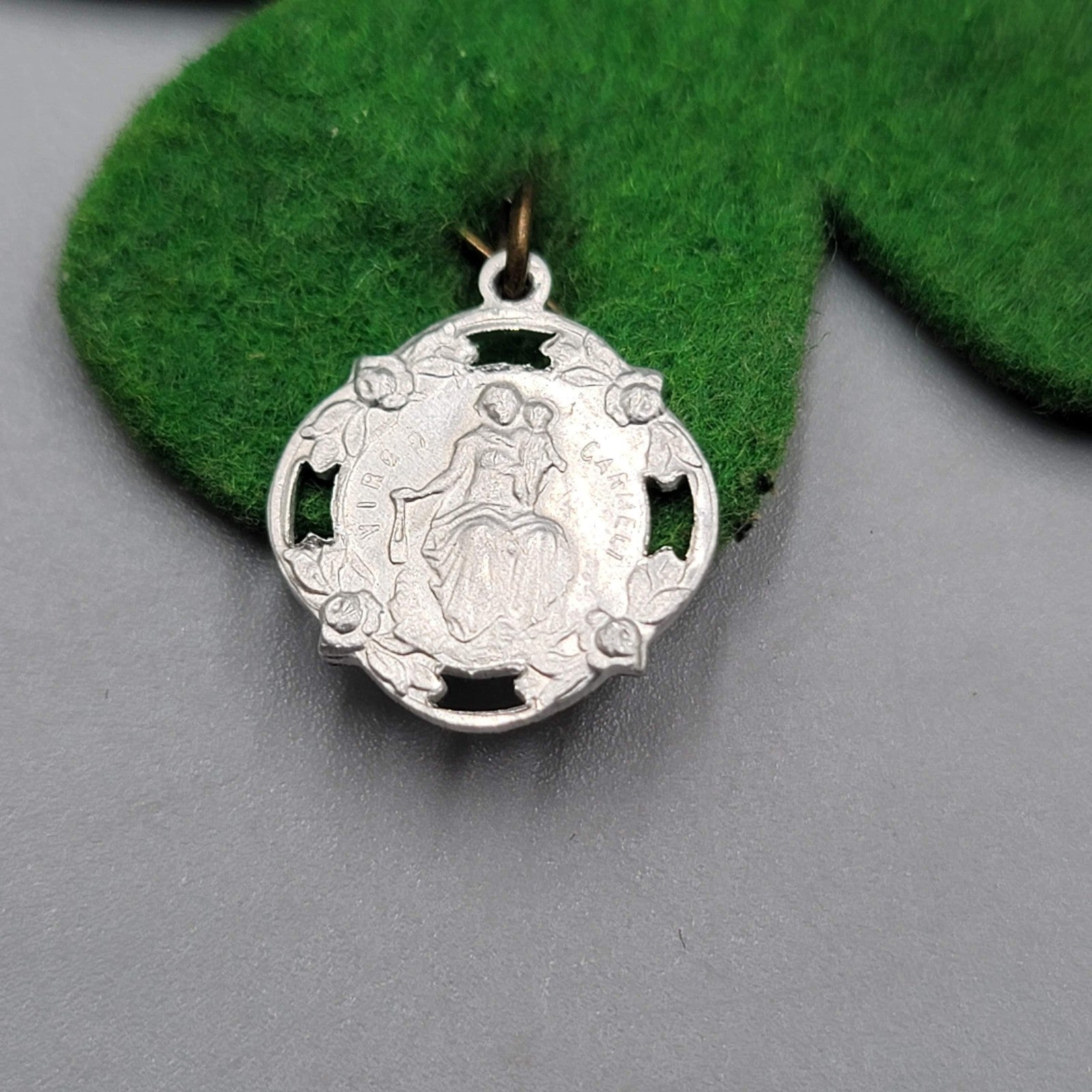 Vintage Catholic Virgin Mary Madonna Medal Pendant Silver Tone Felt Clover