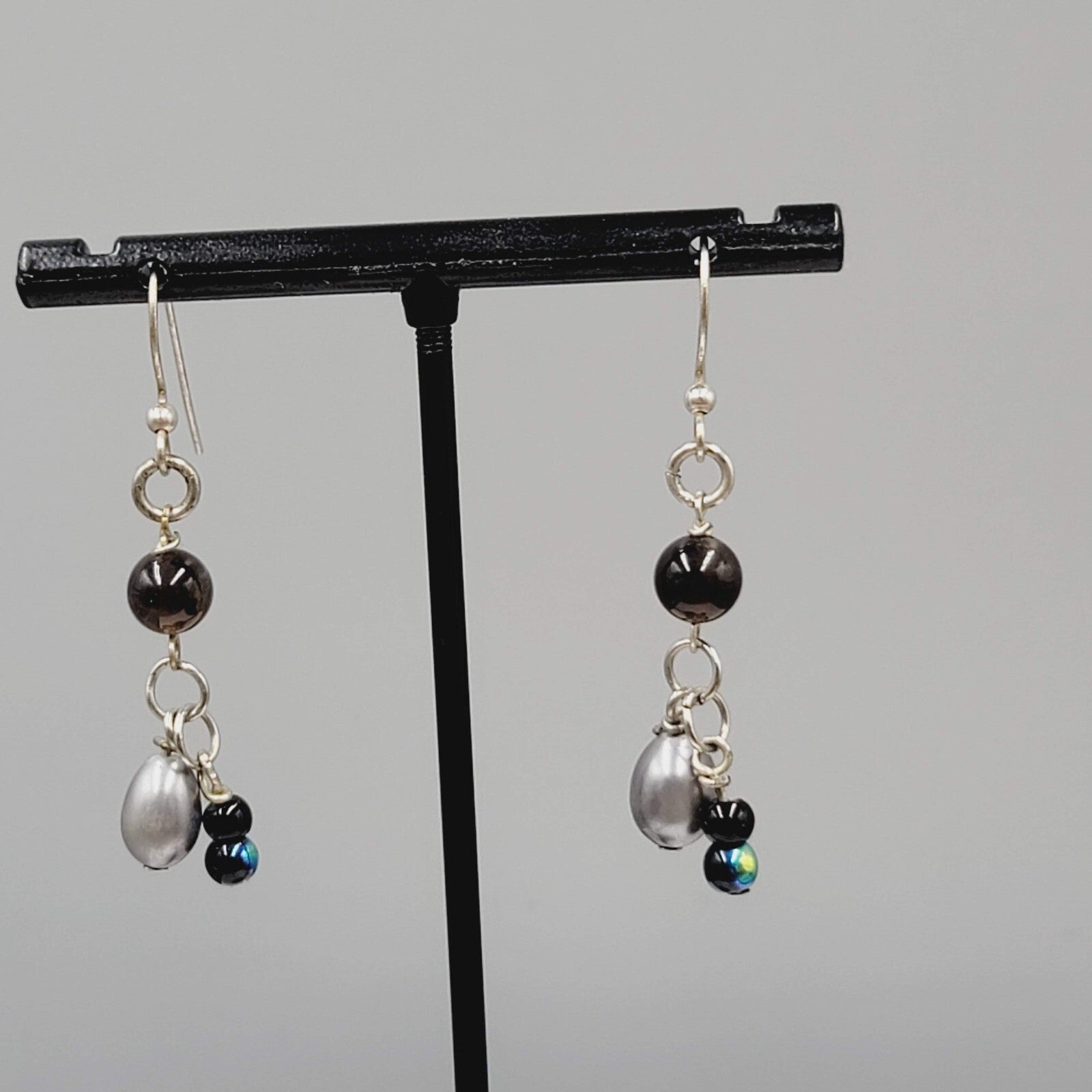 Glass Bead and Pearl Pierced Earrings Silver tone Dangle 1.25"