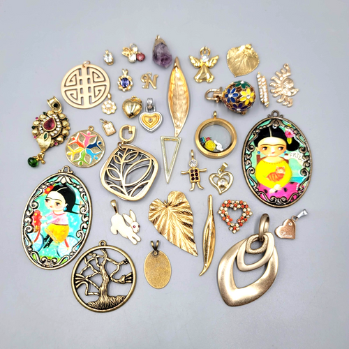 All Modern Pendant Lot of 32 Heart Gold tone
