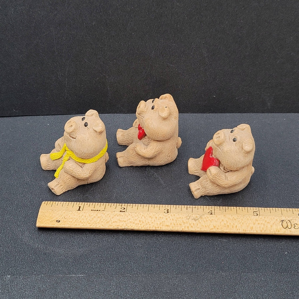 Vintage Miniature Mini by Lutz Pig Figurines Resin Heart Bow Scarf 1.5"