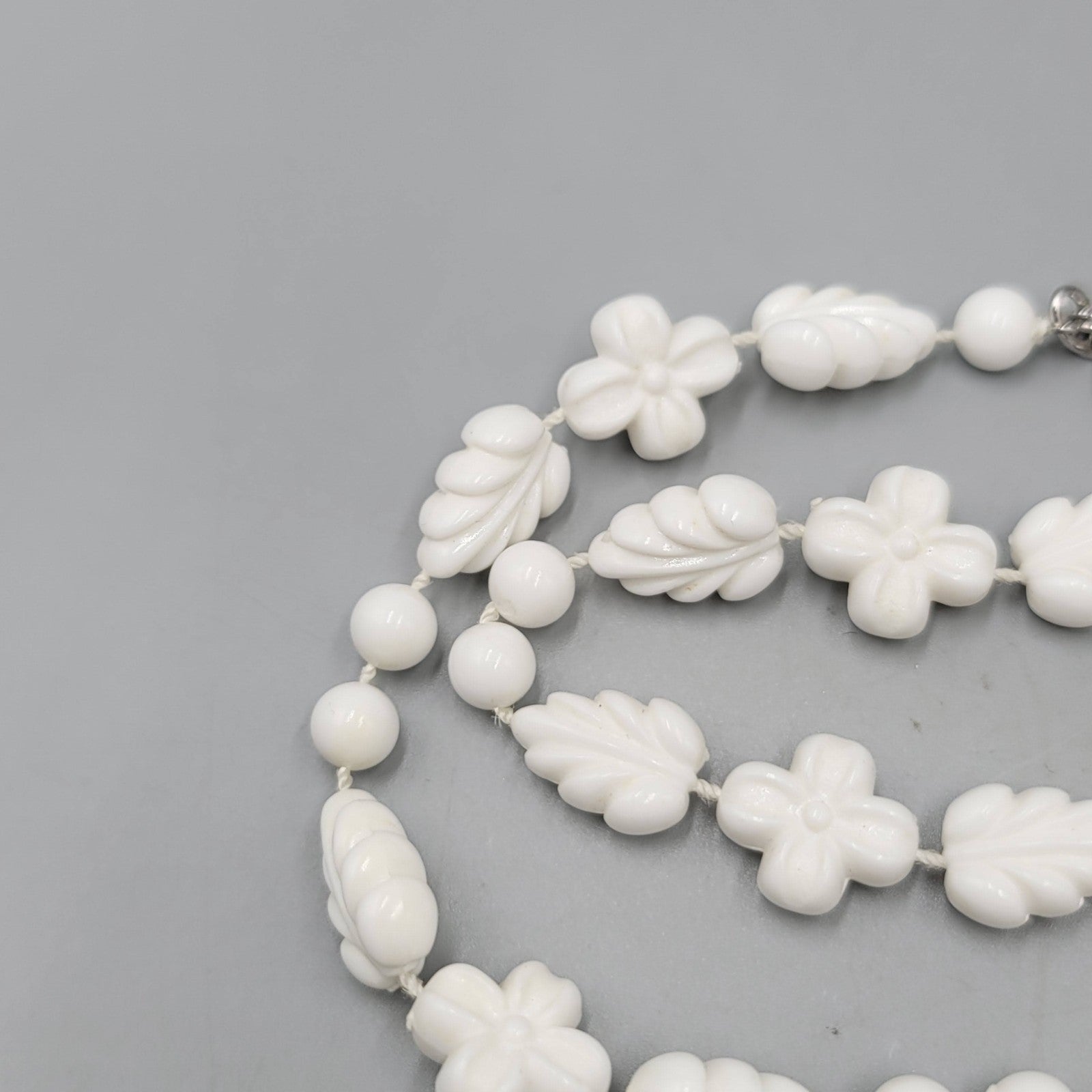 Vintage Sarah Cov Necklace White Bead Flowers Leaves 36 in