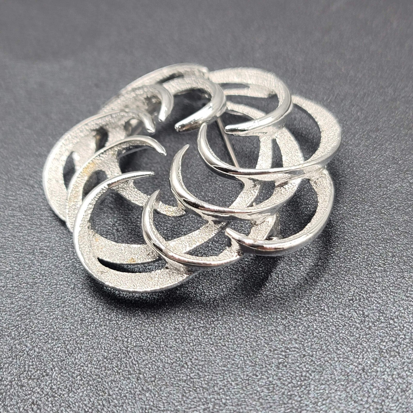 Vintage Sarah Coventry Brooch Silver Tone Circle Fashion Pin MCM 2"