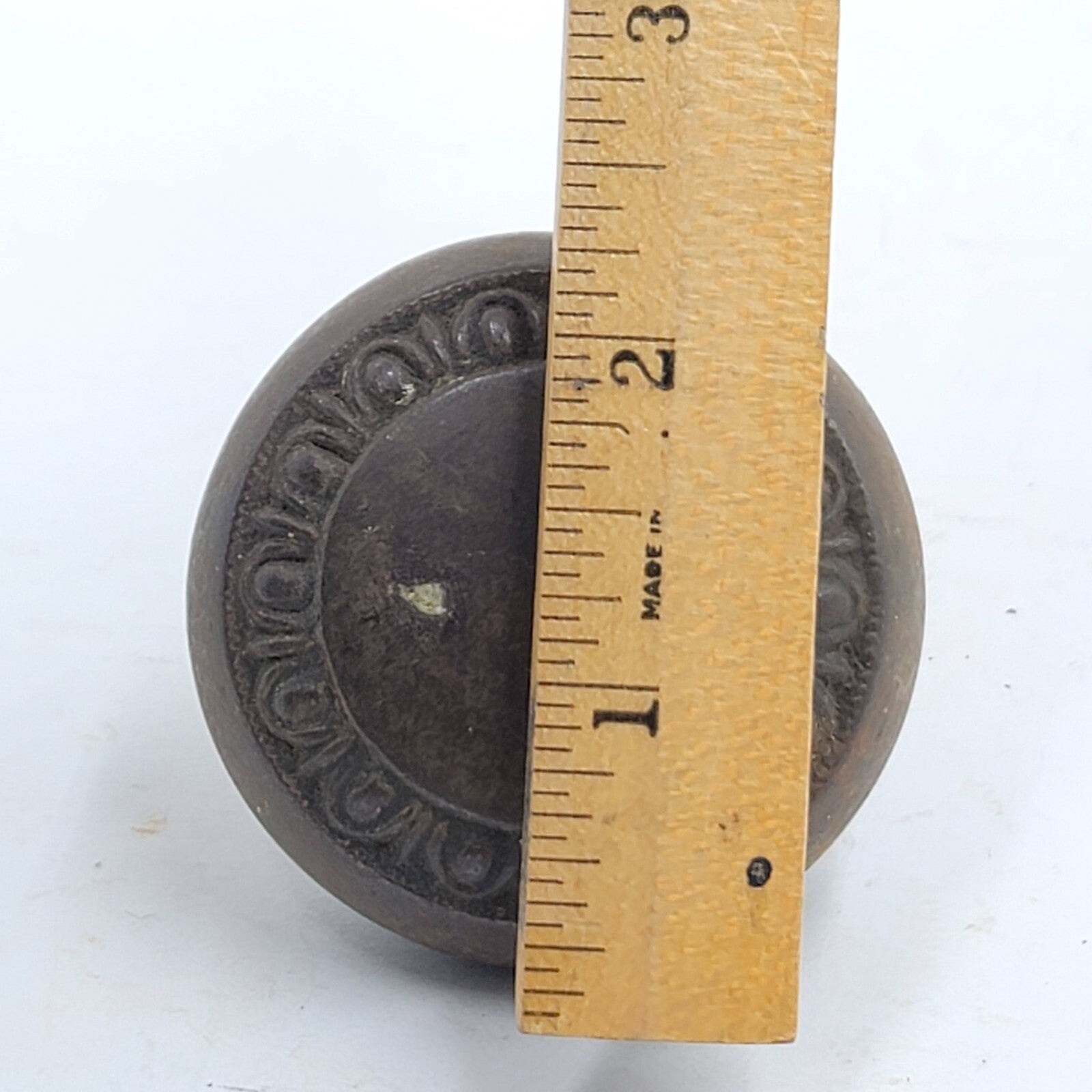 Vintage SINGLE Cast Iron Doorknob Salvage Door Hardware 2.25"  45ddee