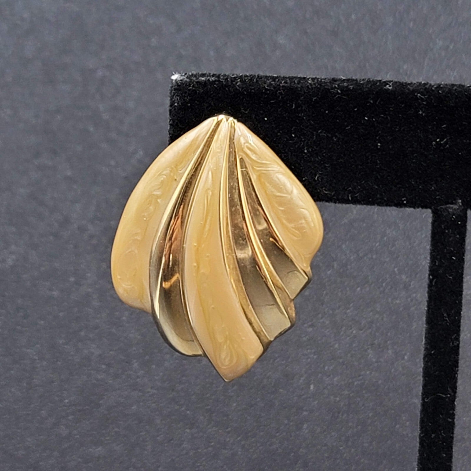 Vintage Pierced Earrings Gold tone Tan Swirl Enamel Drop 1.25" Lightweight