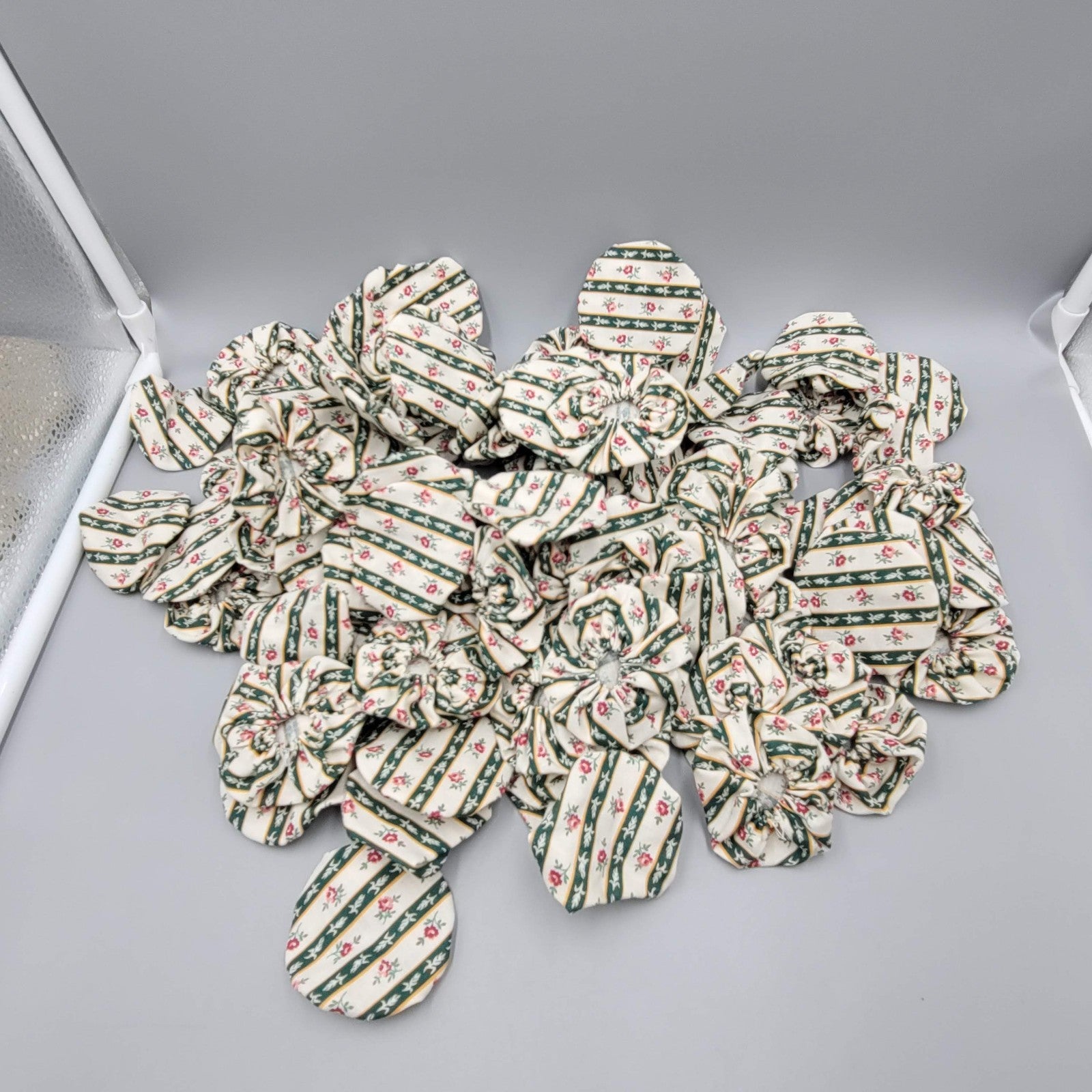 600+ Handmade YoYo Lot 4 Different Fabrics Quilt Blanket Crafts