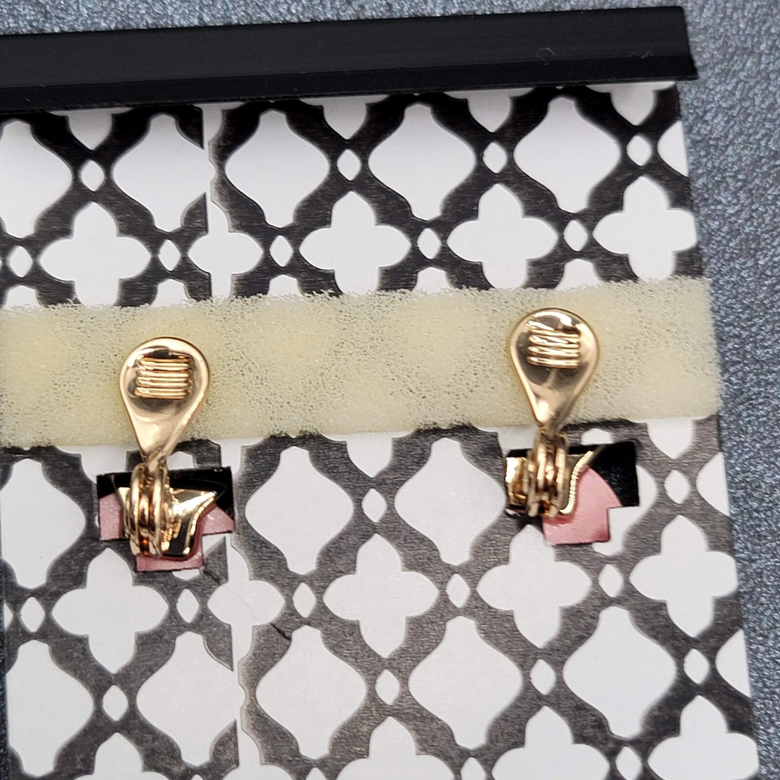 Laundry by Shelli Segal Clip on Earrings Gold tone Pink Mother of Pearl Drop 1"