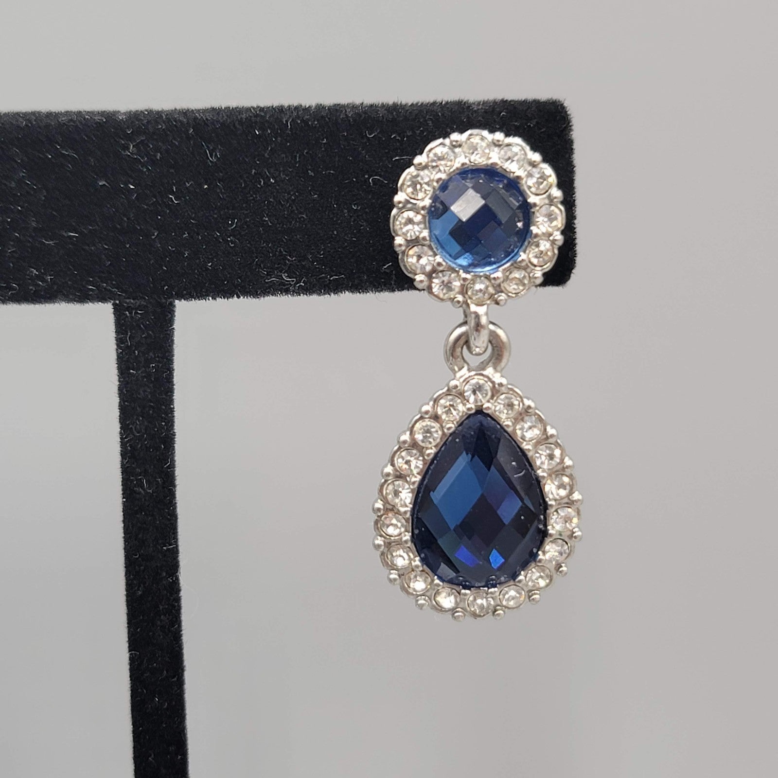 Blue Faceted Crystal Teardrop Pierced Earrings Silver tone Dangle 1.5 in