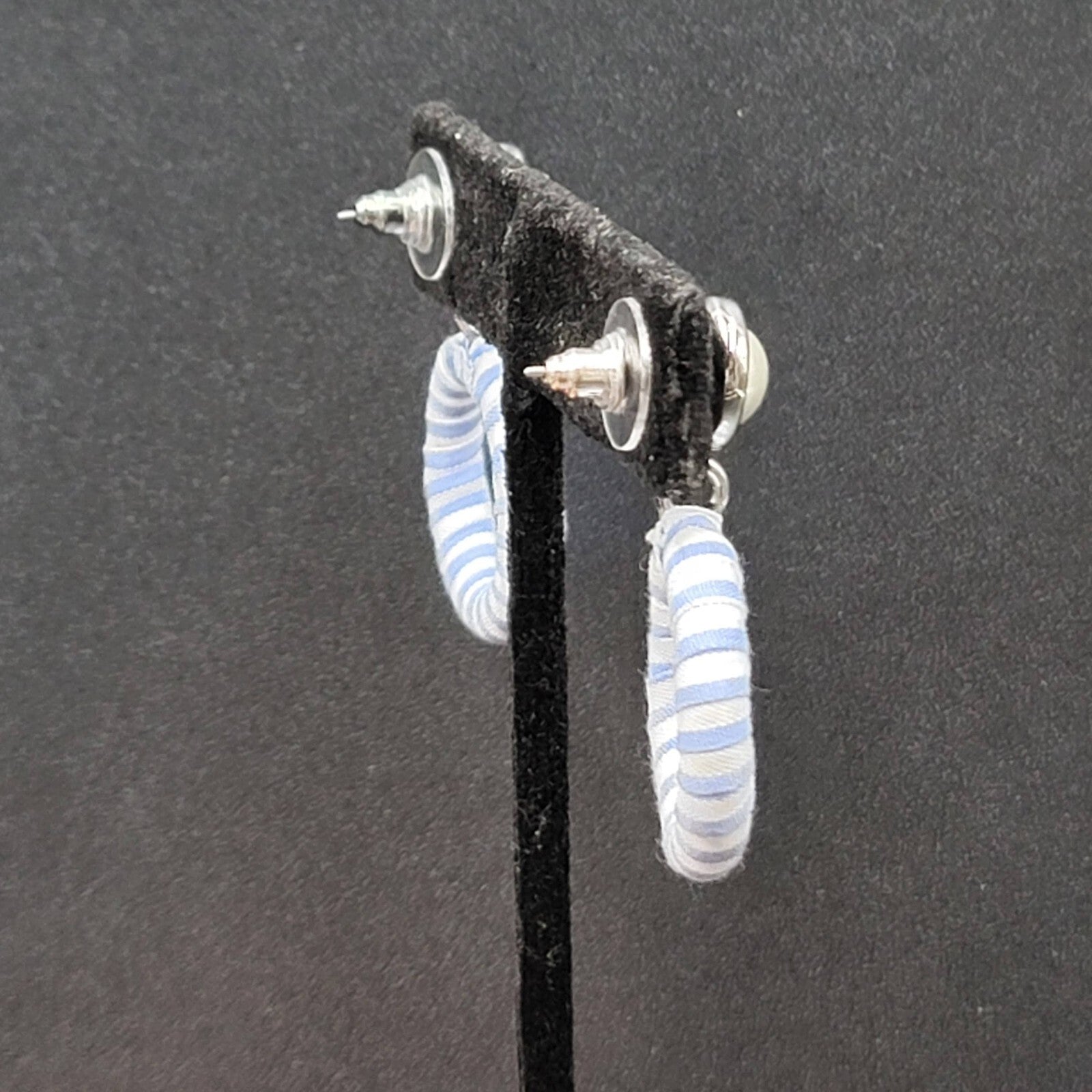 Vintage Pierced Earrings Silver tone Blue White Wrapped Hoop Dangle 1.5"