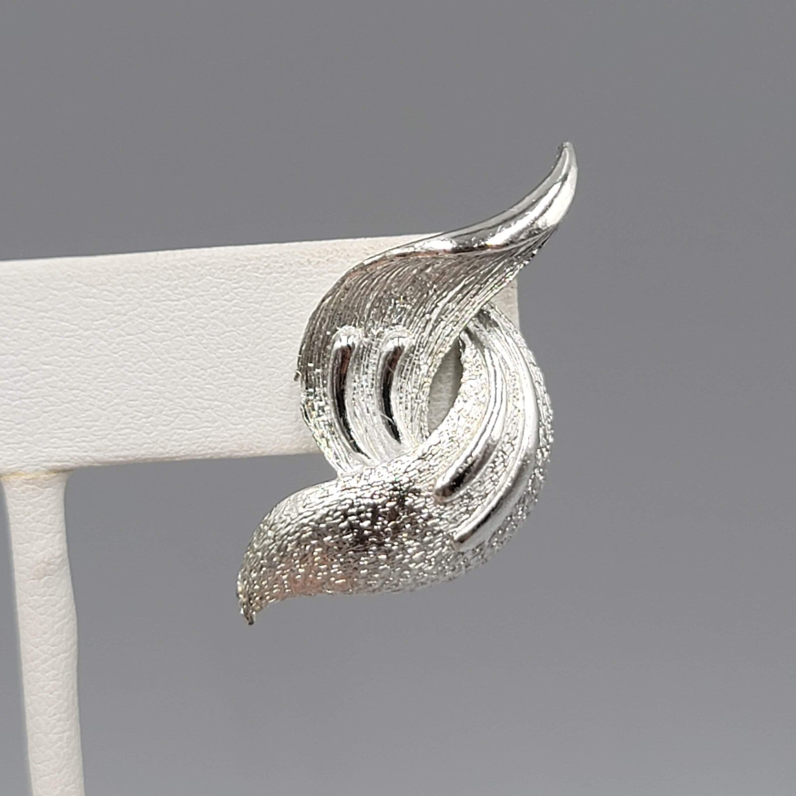 Vintage Coro Clip On Earrings Silver Tone Swirl Leaf Textured 1.5"