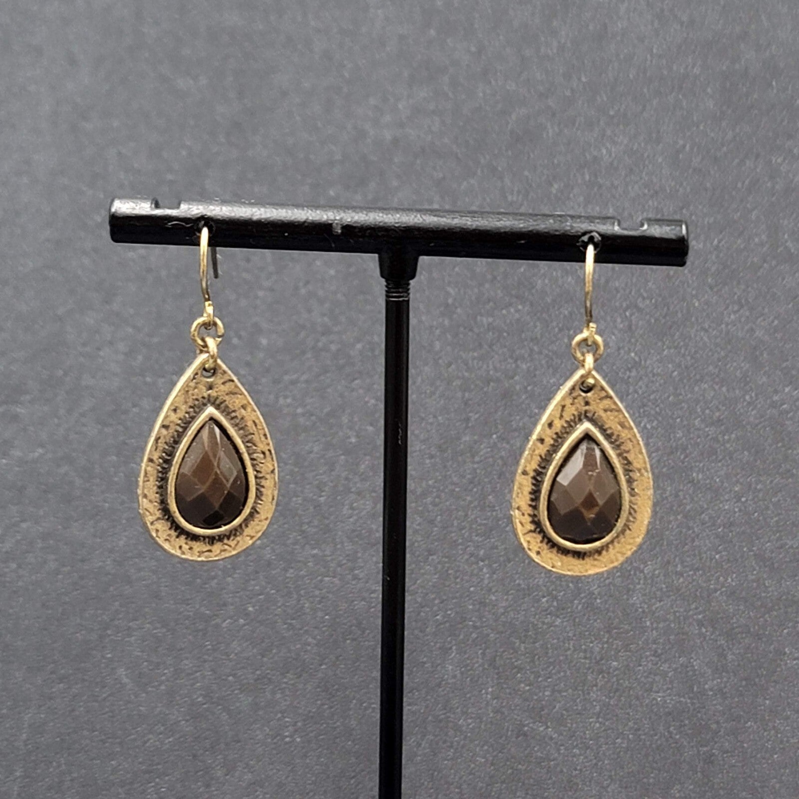 Pierced Earrings Antiqued Gold tone Teardrop Faceted Red Accent 1"