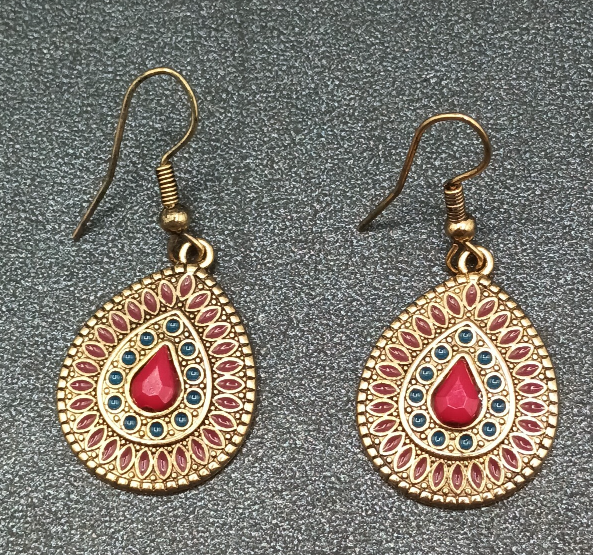Pierced Earrings Gold tone Faceted Red Acrylic Teardrop Dangle 1"