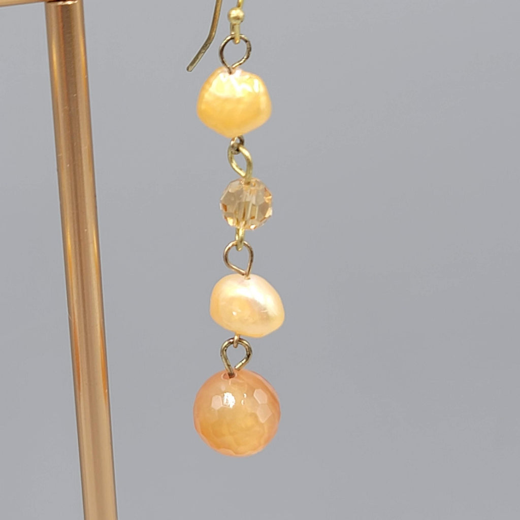 Agate and Pearl Pierced Earrings Gold tone Dangle 2 in