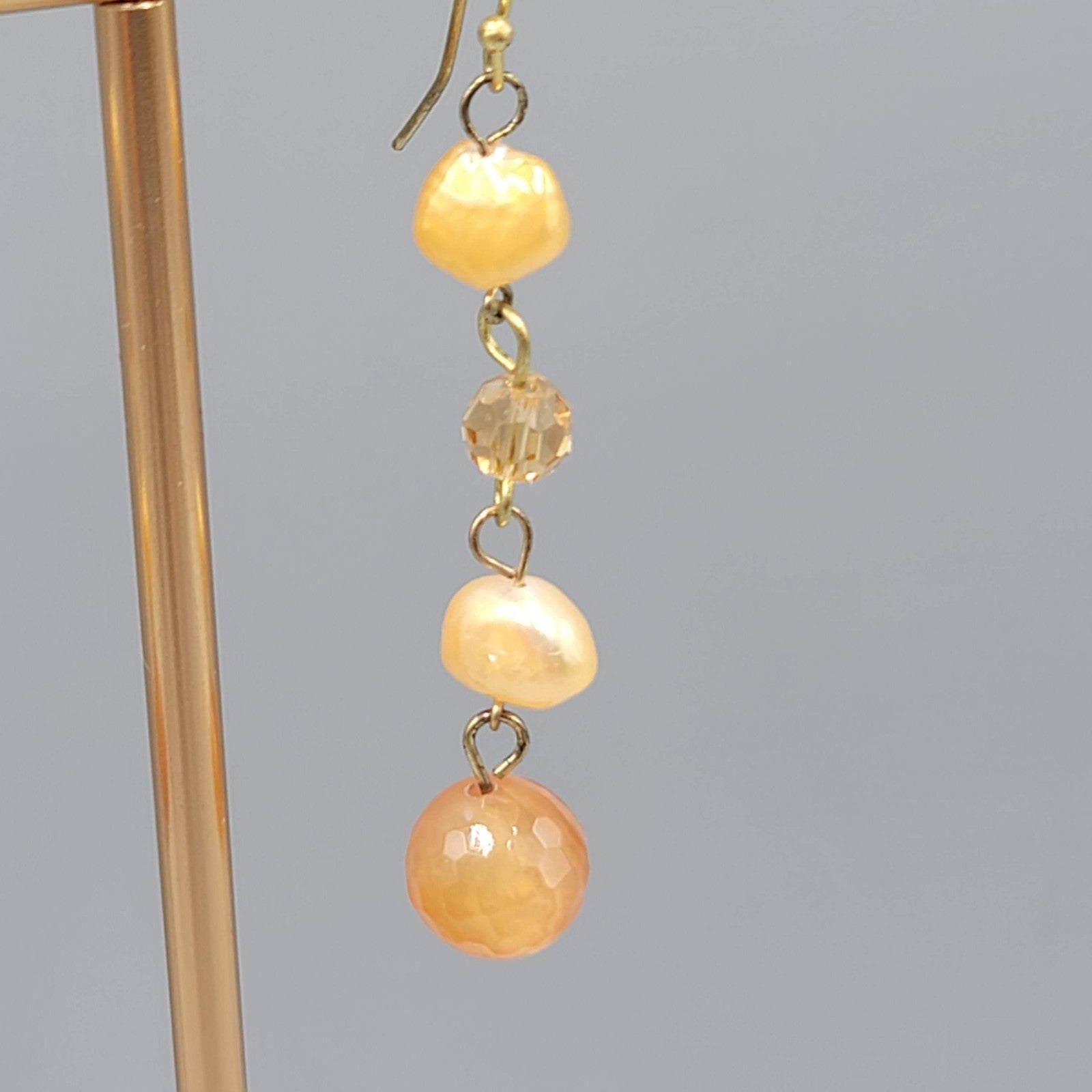 Agate and Pearl Pierced Earrings Gold tone Dangle 2 in
