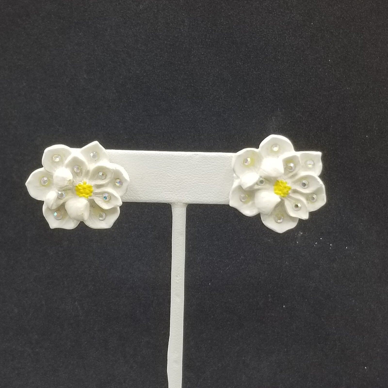 Pierced Earrings White Resin Flower Crystal Accent Stud 1"