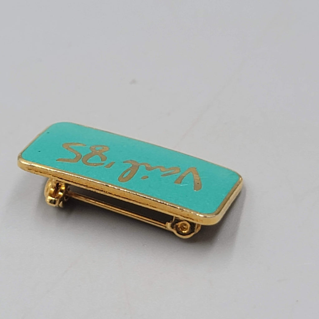 Vintage Ski Vail 1985 Enamel Pin Badge Skier Skiing Travel Souvenir 1" x 1/2"
