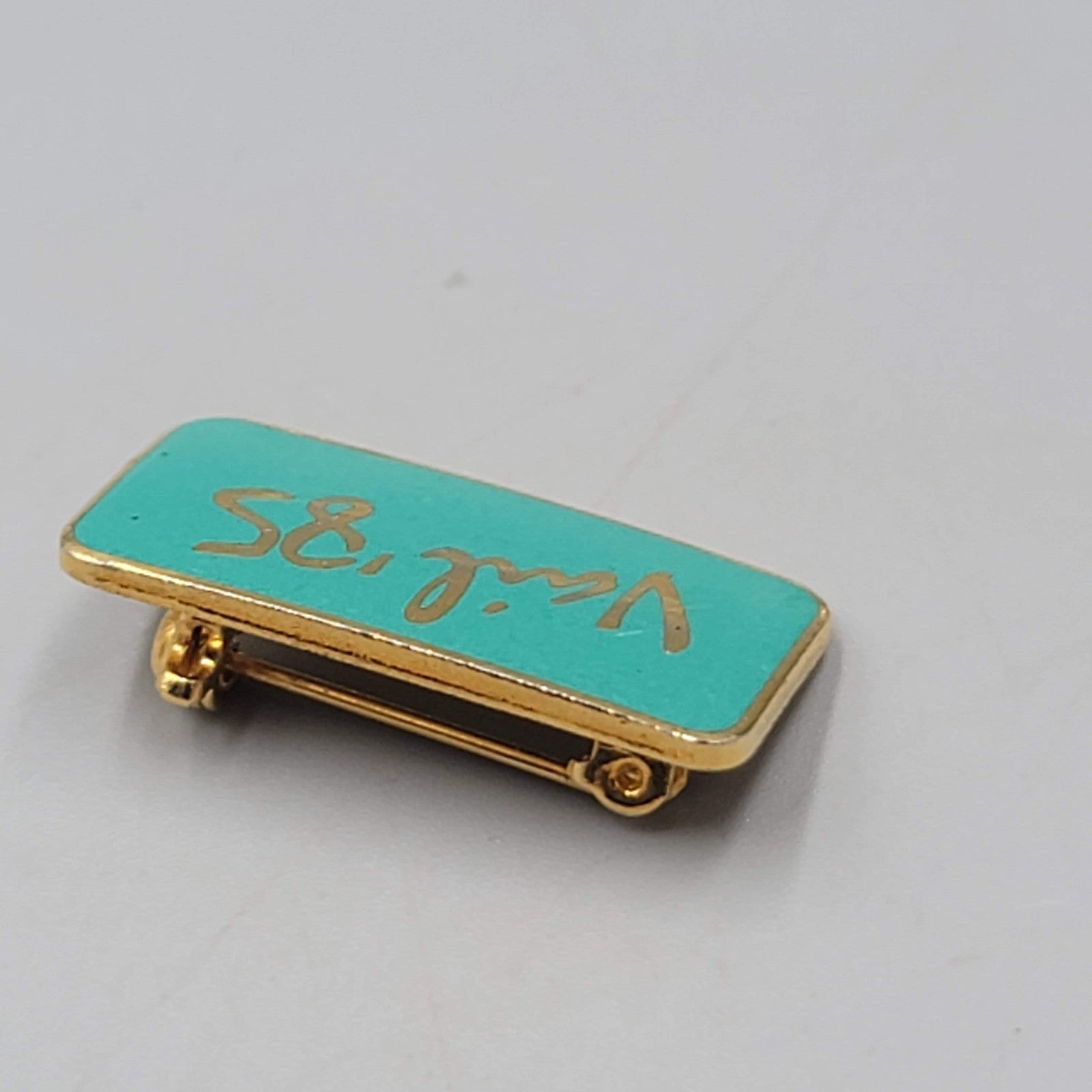 Vintage Ski Vail 1985 Enamel Pin Badge Skier Skiing Travel Souvenir 1" x 1/2"