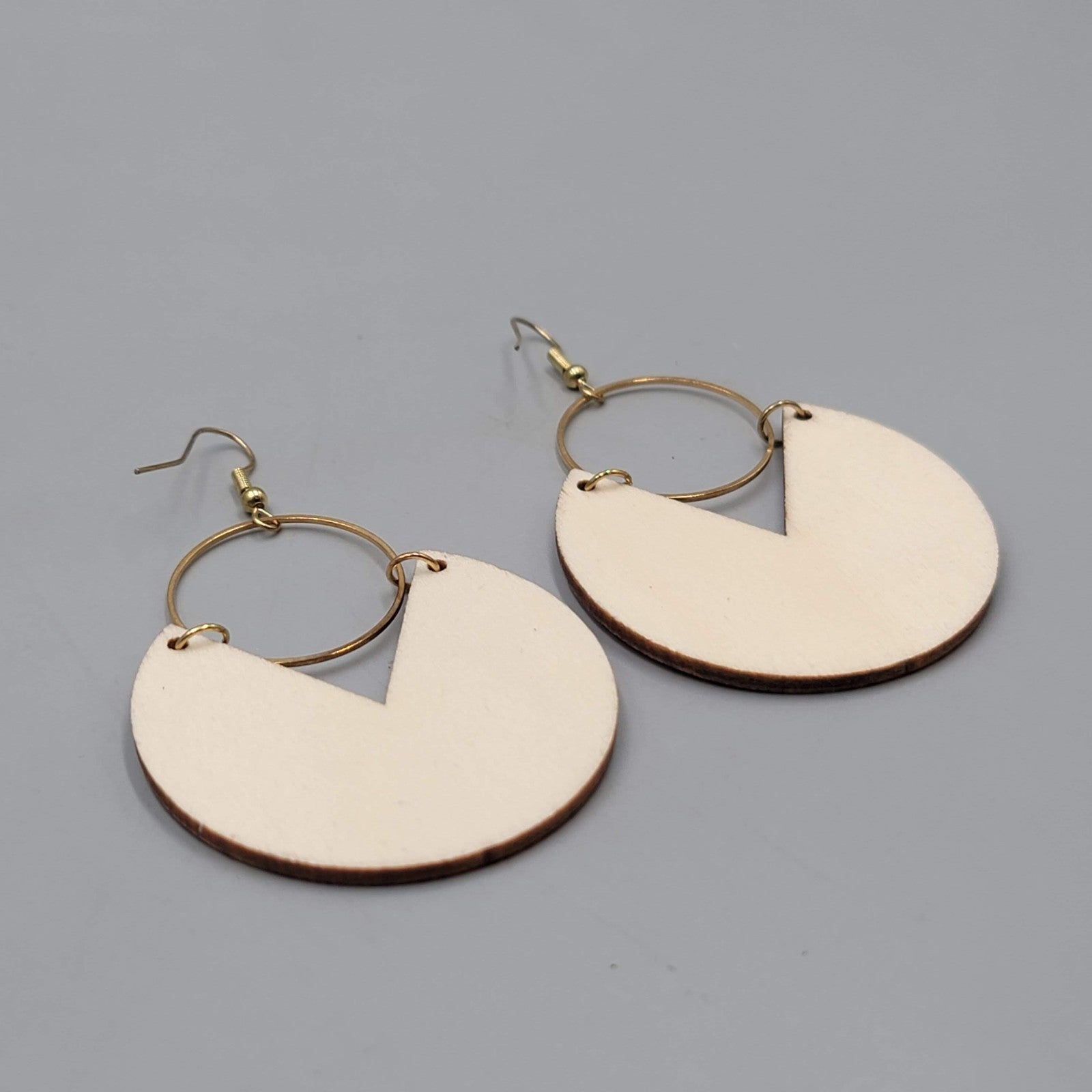 Purple Design Wood Statement Pierced Earrings Gold tone Dangle 2.25"